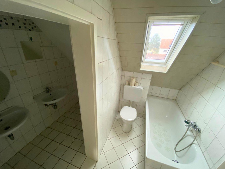 Badezimmer - Obergeschoss Doppelhaush�lfte Kassel / Niederzwehren