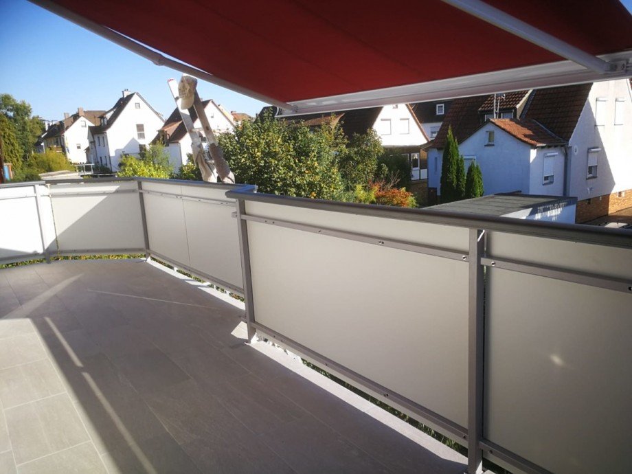 Dachgeschoss Wohnung Balkonblick b Mehrfamilienhaus Niestetal