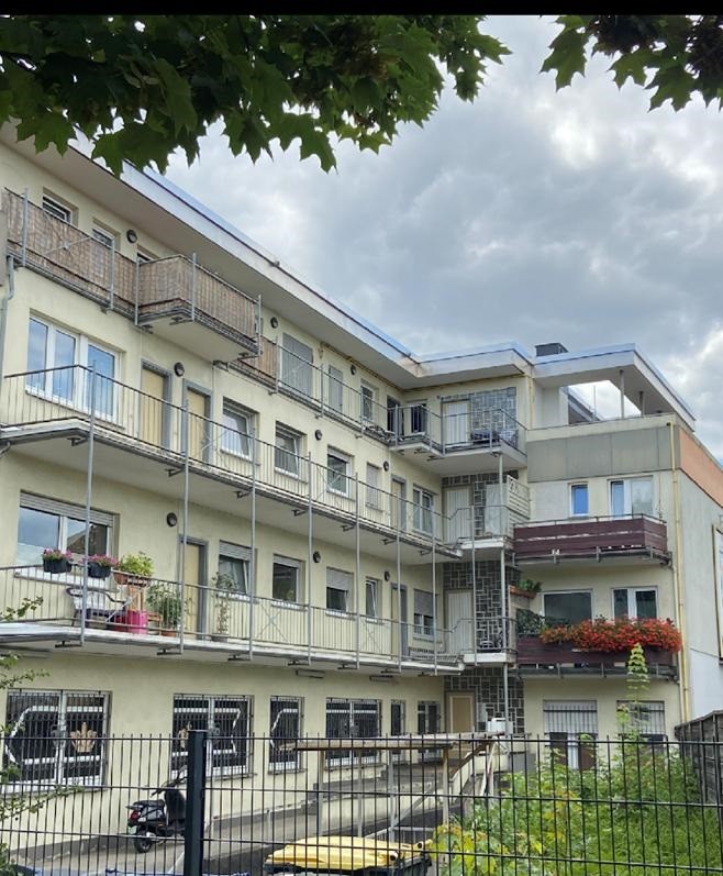 R�ckseite mit Balkons Wohn- / Gesch�ftshaus Essen