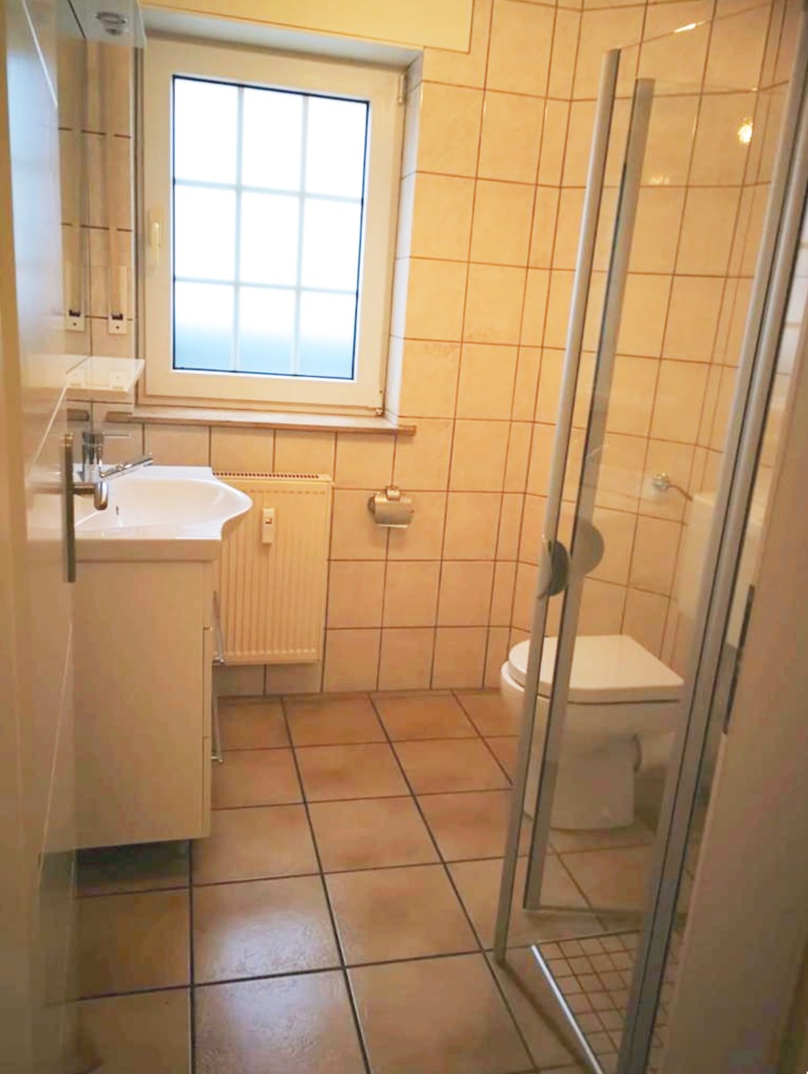 Kellergeschoss Wohnung Bad b Mehrfamilienhaus Niestetal