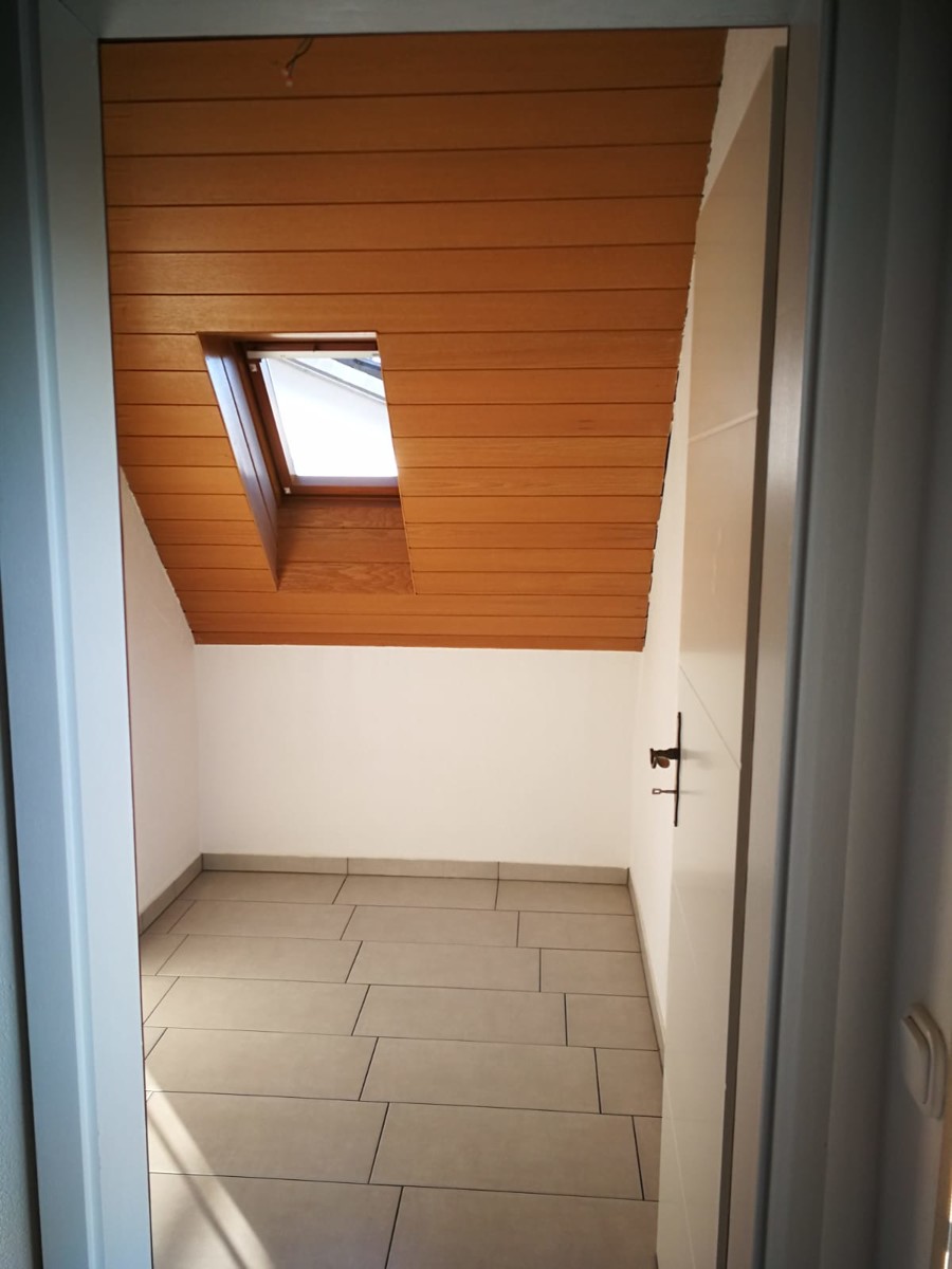 Dachgeschoss Wohnung c Mehrfamilienhaus Niestetal